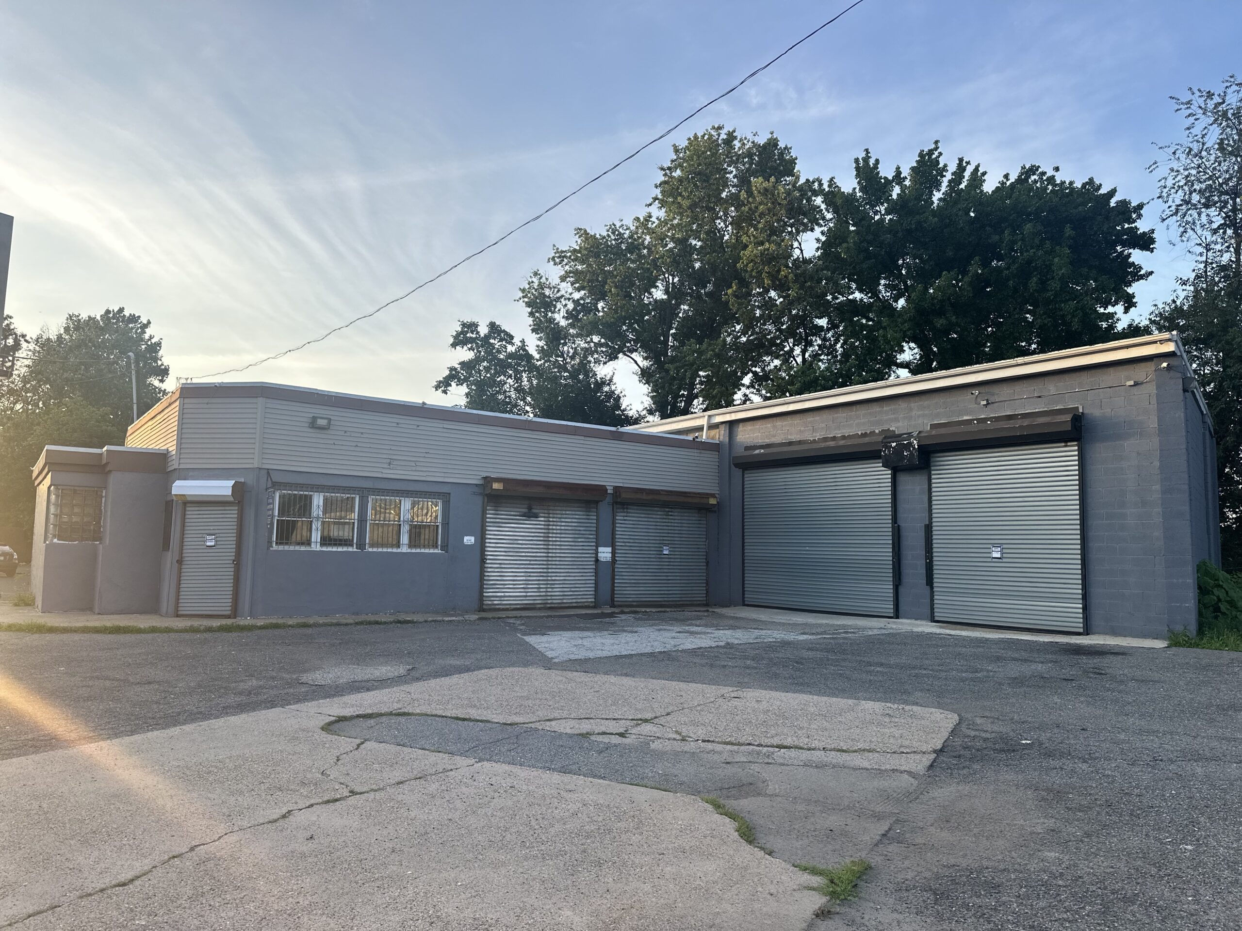 Lee's Auto Service Building